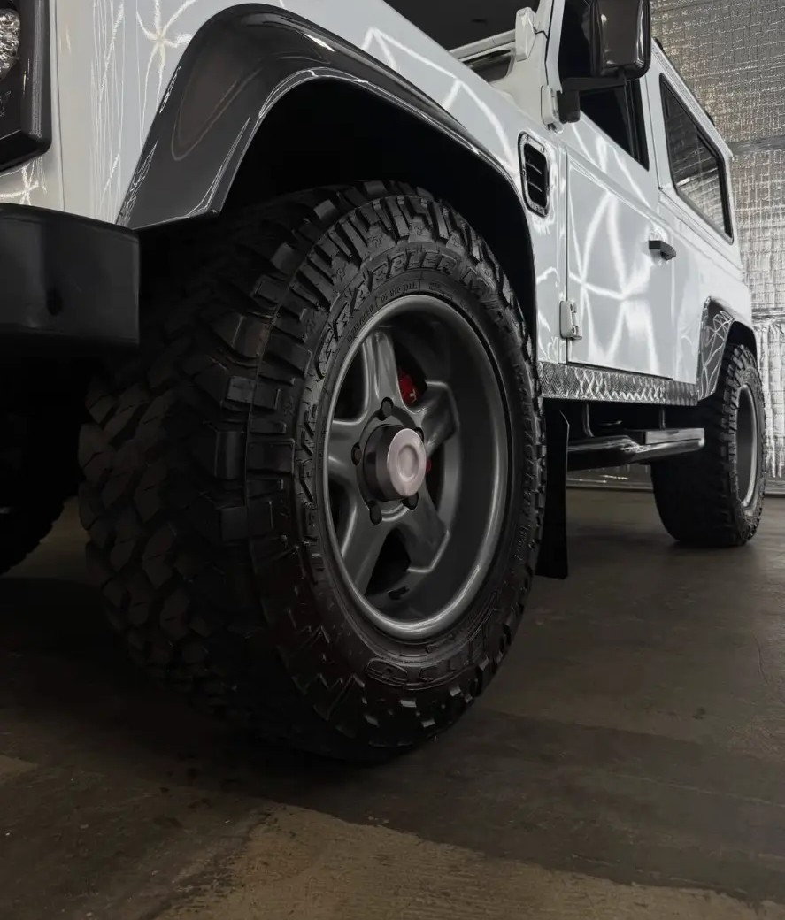 Defender Wheel Detail